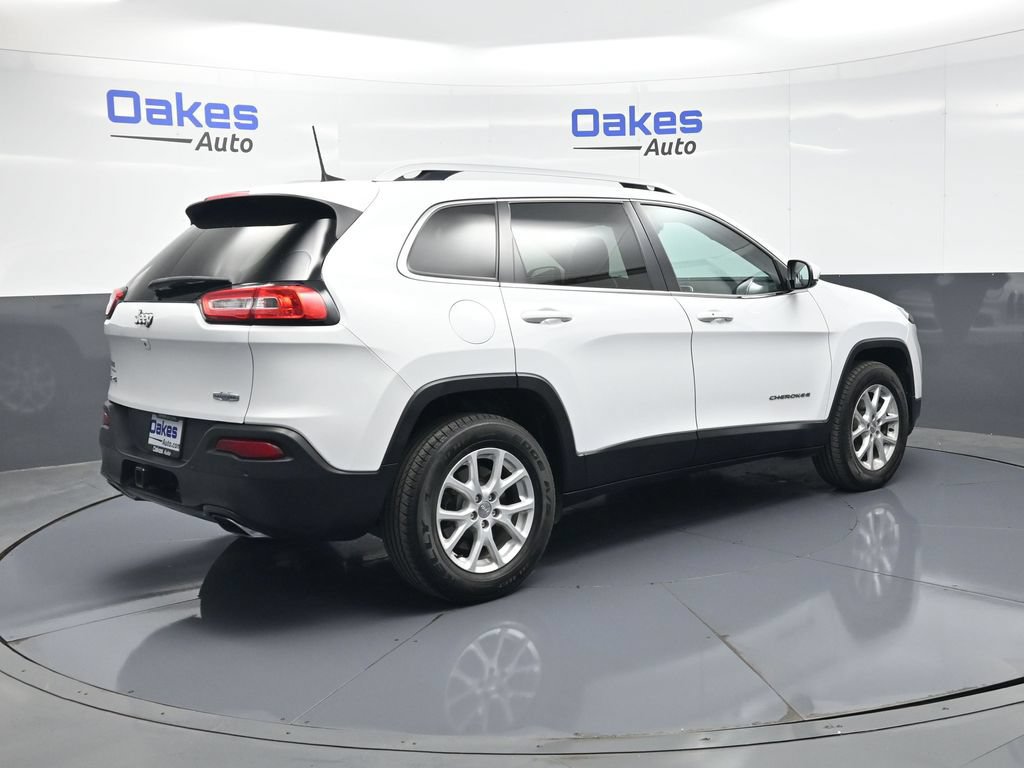 Used 2018 Jeep Cherokee Latitude Plus w/ Cold Weather Group AWD/4WD image 7