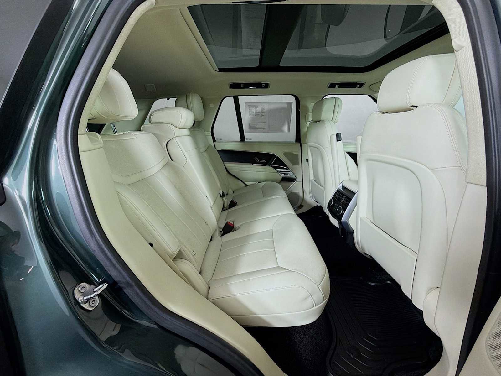 Used 2024 Land Rover Range Rover SE image 27