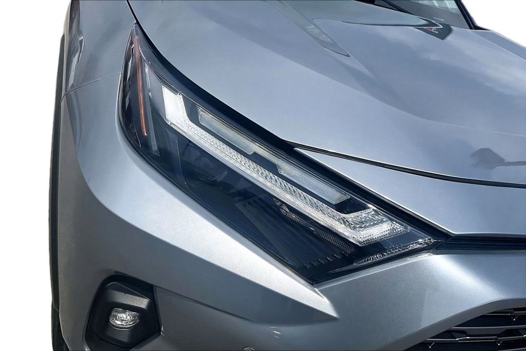 Used 2022 Toyota RAV4 Limited AWD/4WD image 27