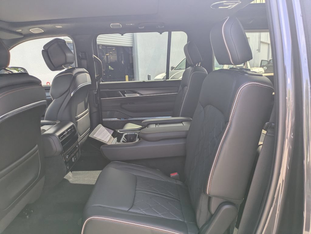 New 2026 Jeep Grand Wagoneer L Summit AWD/4WD image 15