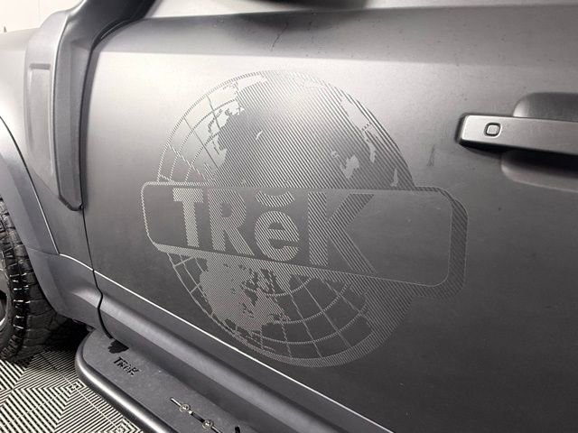 Used 2023 Land Rover Defender 130 SE image 12