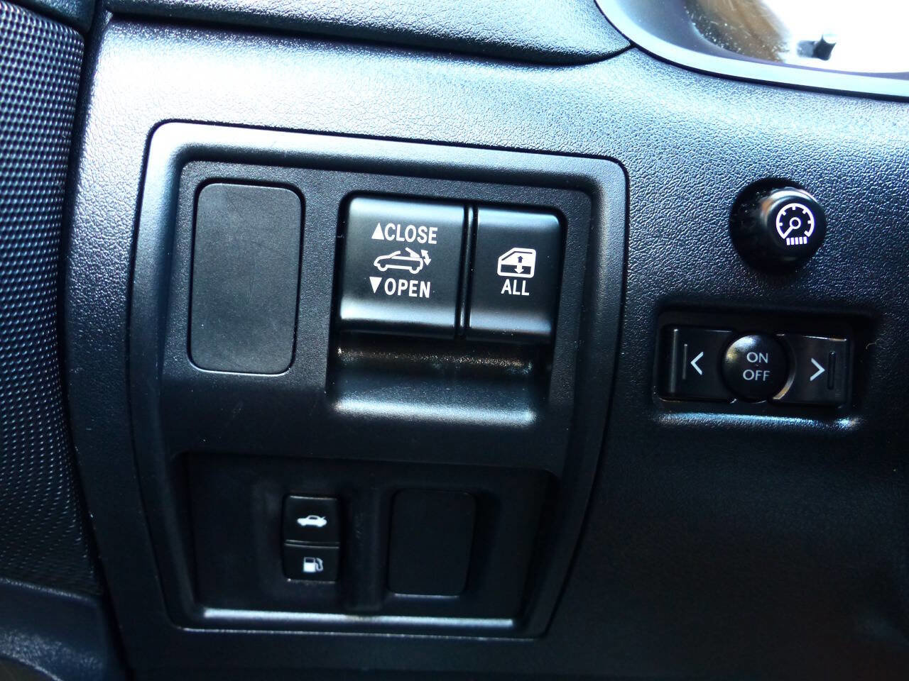 Used 2011 Lexus IS 250C w/ Luxury Pkg RWD image 31