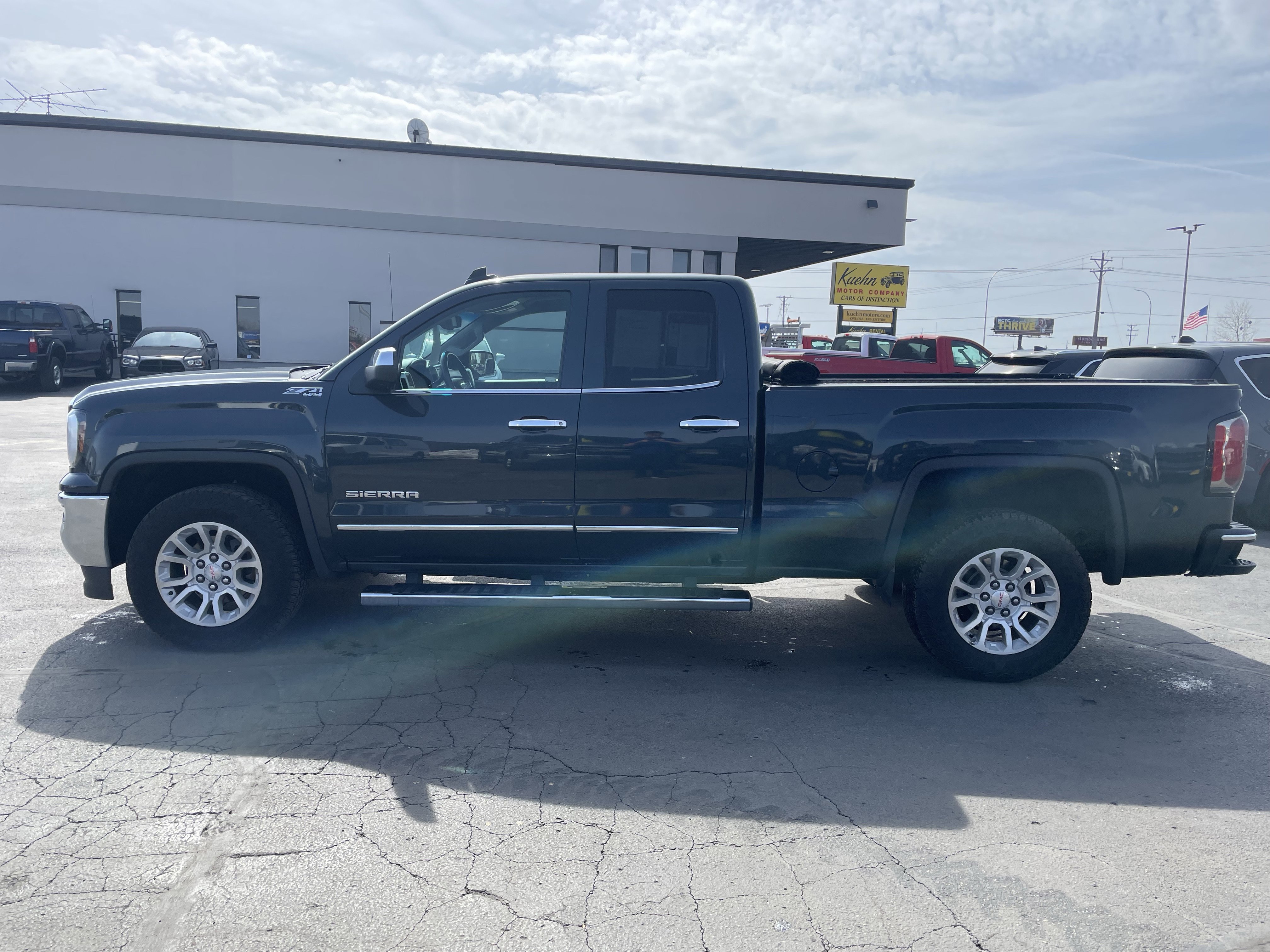 Used 2017 GMC Sierra 1500 SLT w/ SLT Premium Package image 5