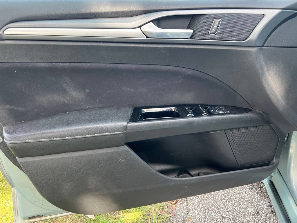 Used 2014 Ford Fusion SE FWD image 16