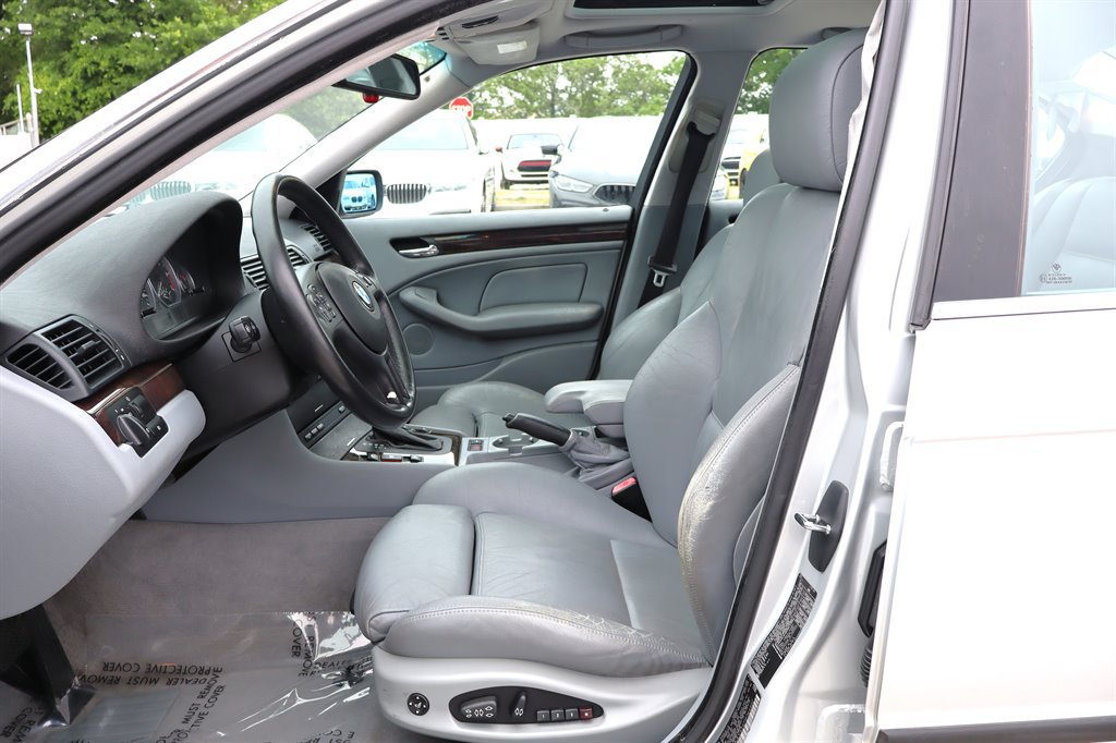 Used 2001 BMW 330i Sedan image 15