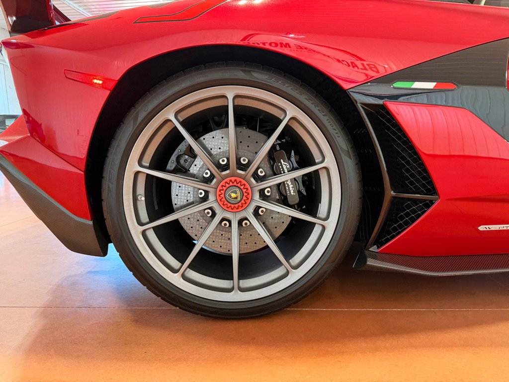 Used 2019 Lamborghini Aventador SVJ image 19