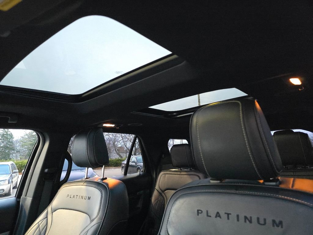 Used 2018 Ford Explorer Platinum image 3