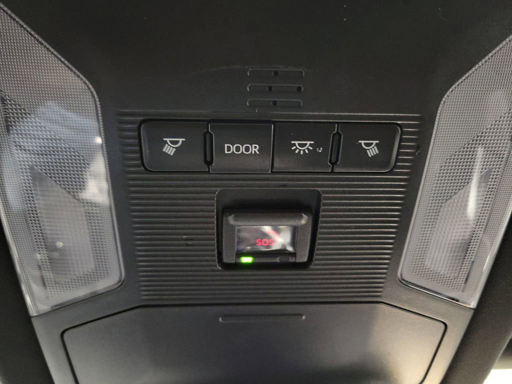 Used 2021 Toyota RAV4 SE image 20