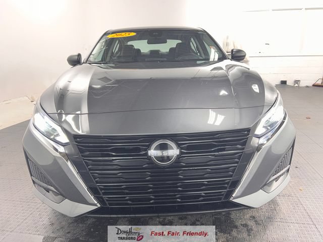 Used 2025 Nissan Altima 2.5 SV FWD image 2