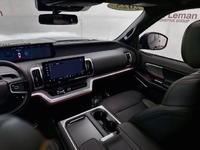 Used 2025 Ford Expedition Tremor AWD/4WD image 25