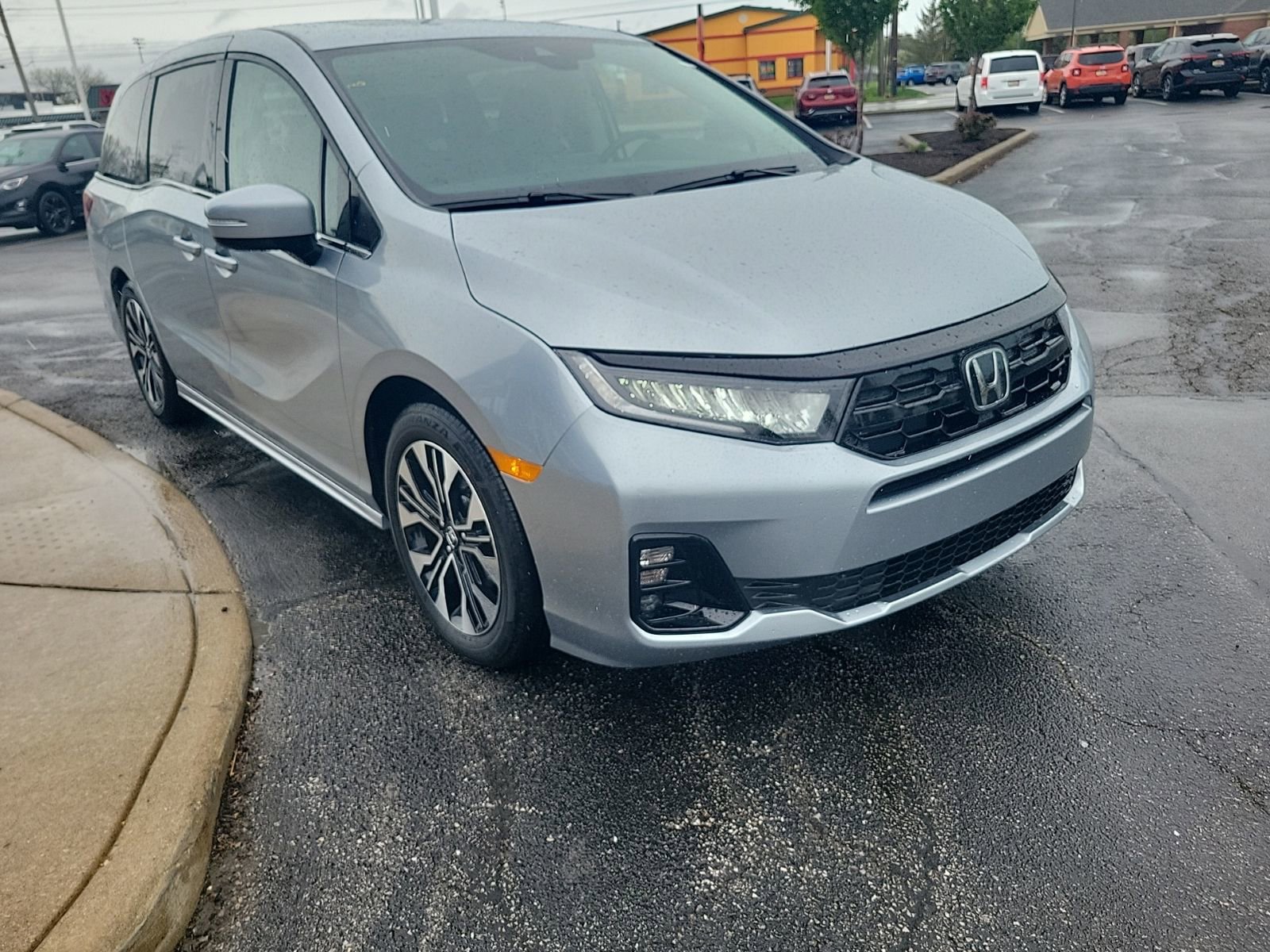 New 2026 Honda Odyssey Elite image 3