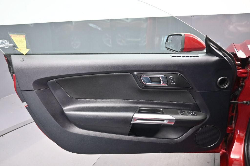 Used 2016 Ford Mustang Coupe RWD image 9