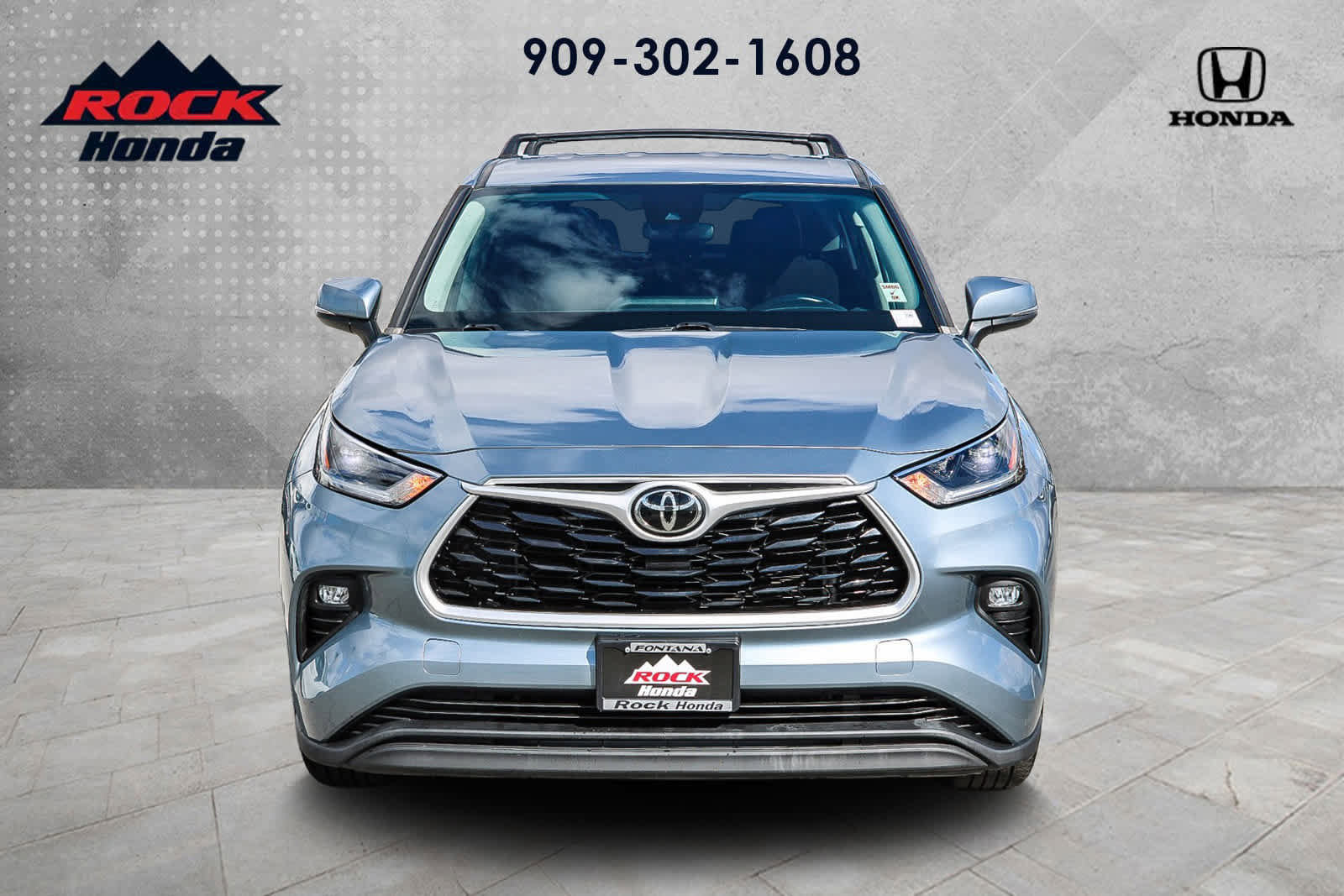 Used 2021 Toyota Highlander LE image 2