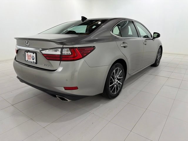 Used 2017 Lexus ES 350 w/ Luxury Package FWD image 5