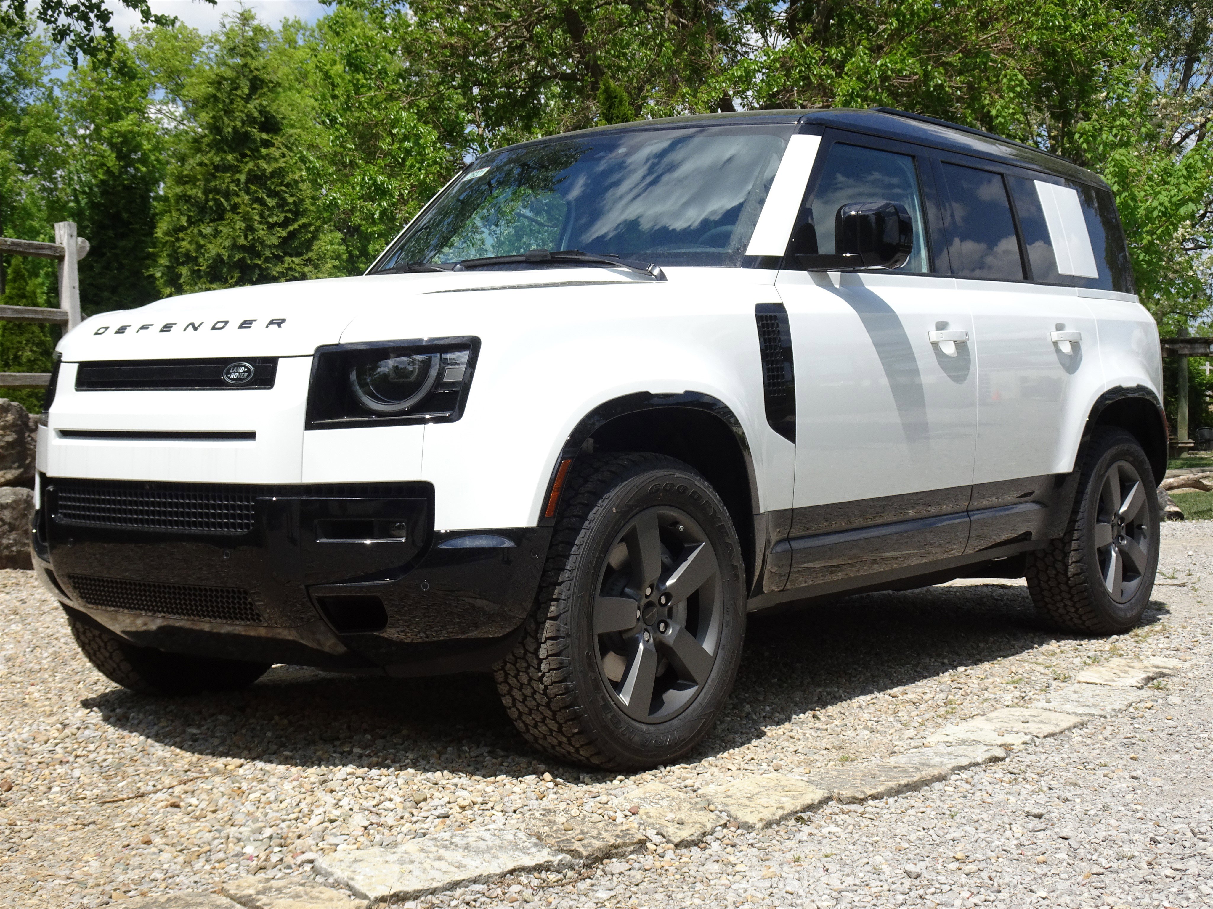 New 2026 Land Rover Defender 110 X-Dynamic SE AWD/4WD image 8