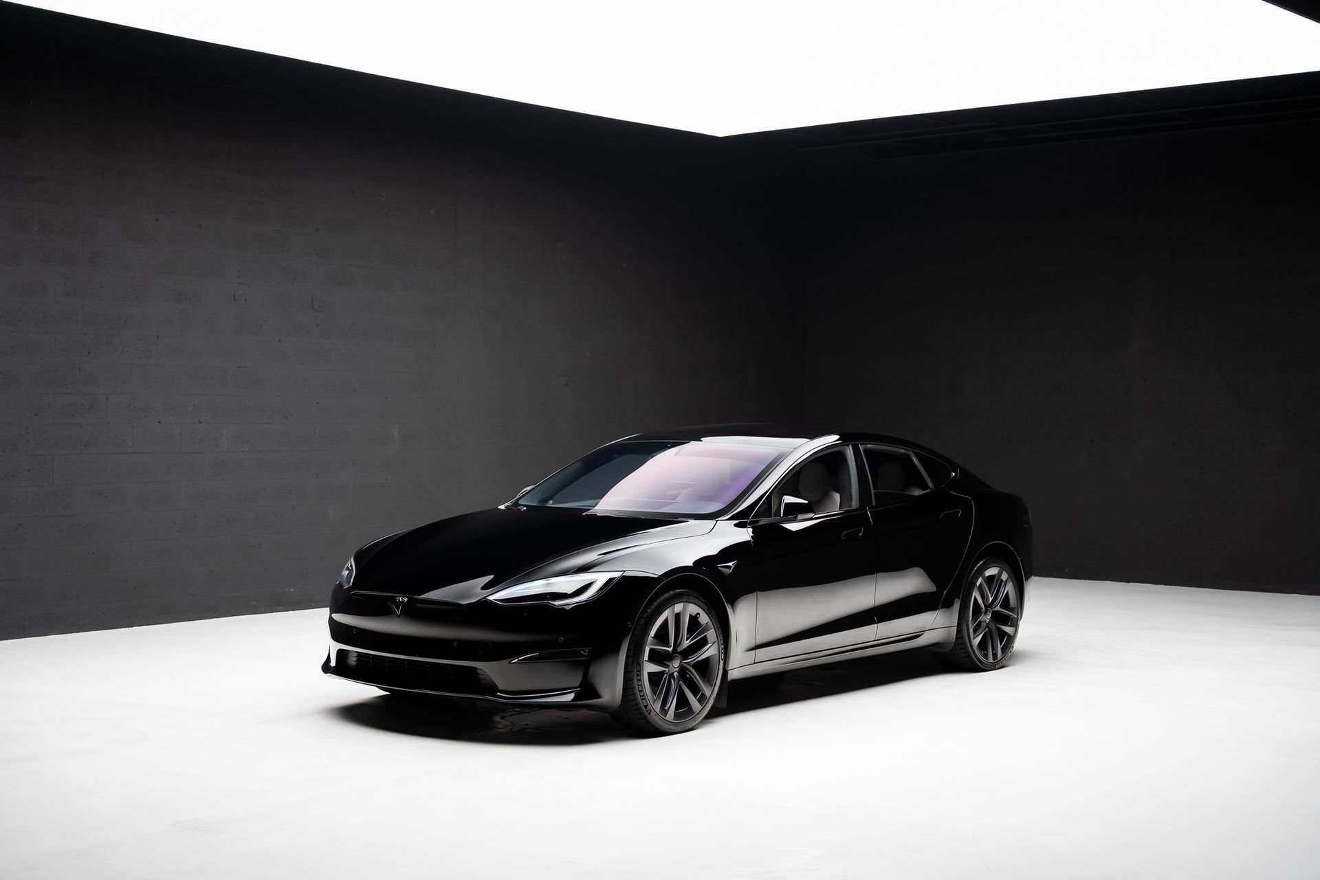 Used 2022 Tesla Model S Plaid image 4