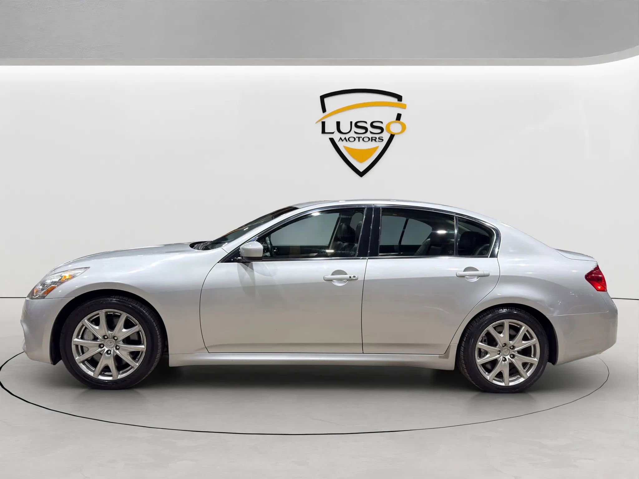 Used 2013 INFINITI G37 Journey w/ Premium Pkg image 2