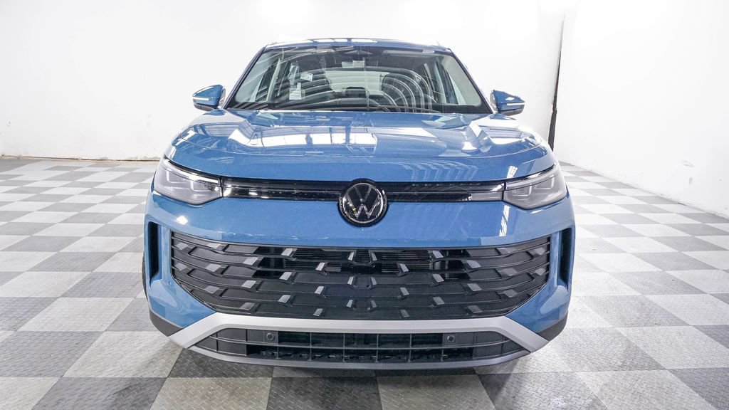 New 2025 Volkswagen Tiguan SE image 2