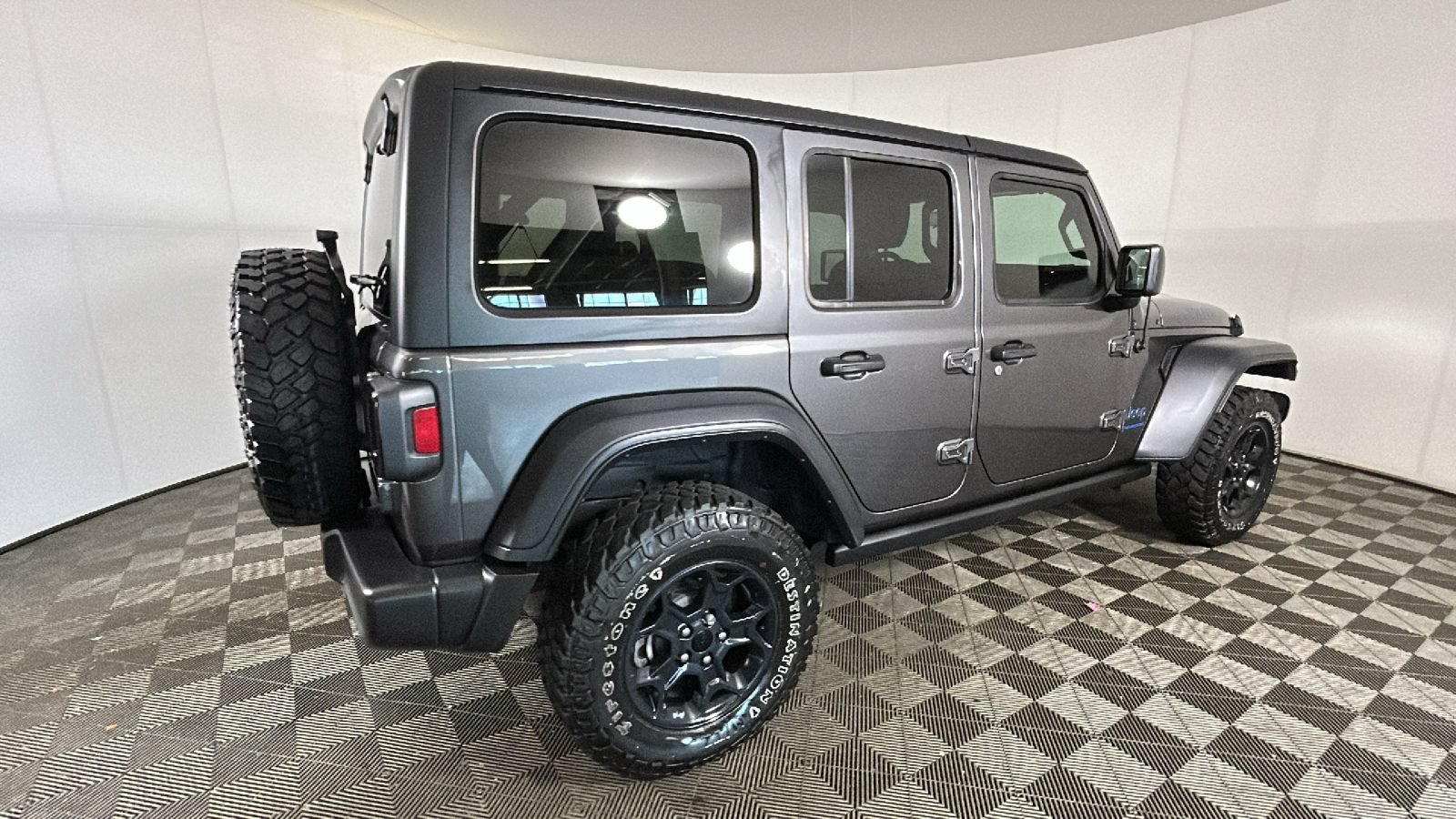 Used 2023 Jeep Wrangler Unlimited w/ Convenience Group AWD/4WD video 3