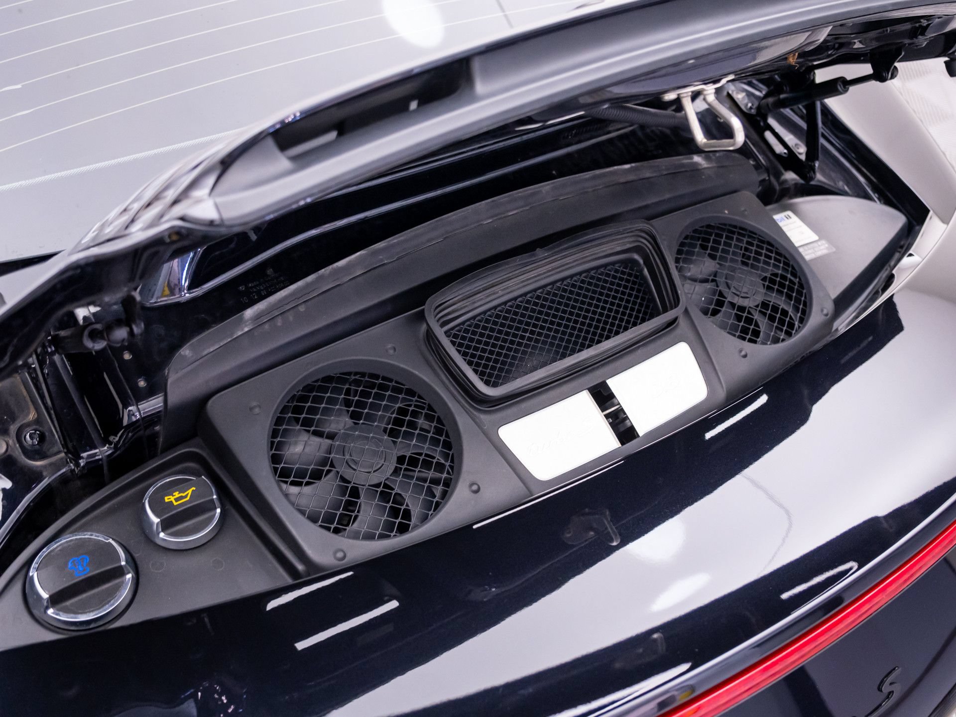 Used 2015 Porsche 911 Turbo S AWD/4WD image 32