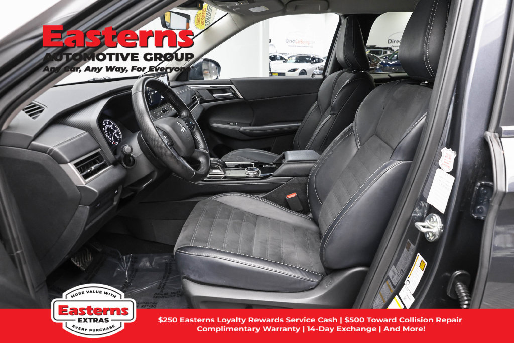 Used 2025 Mitsubishi Outlander SE FWD image 15