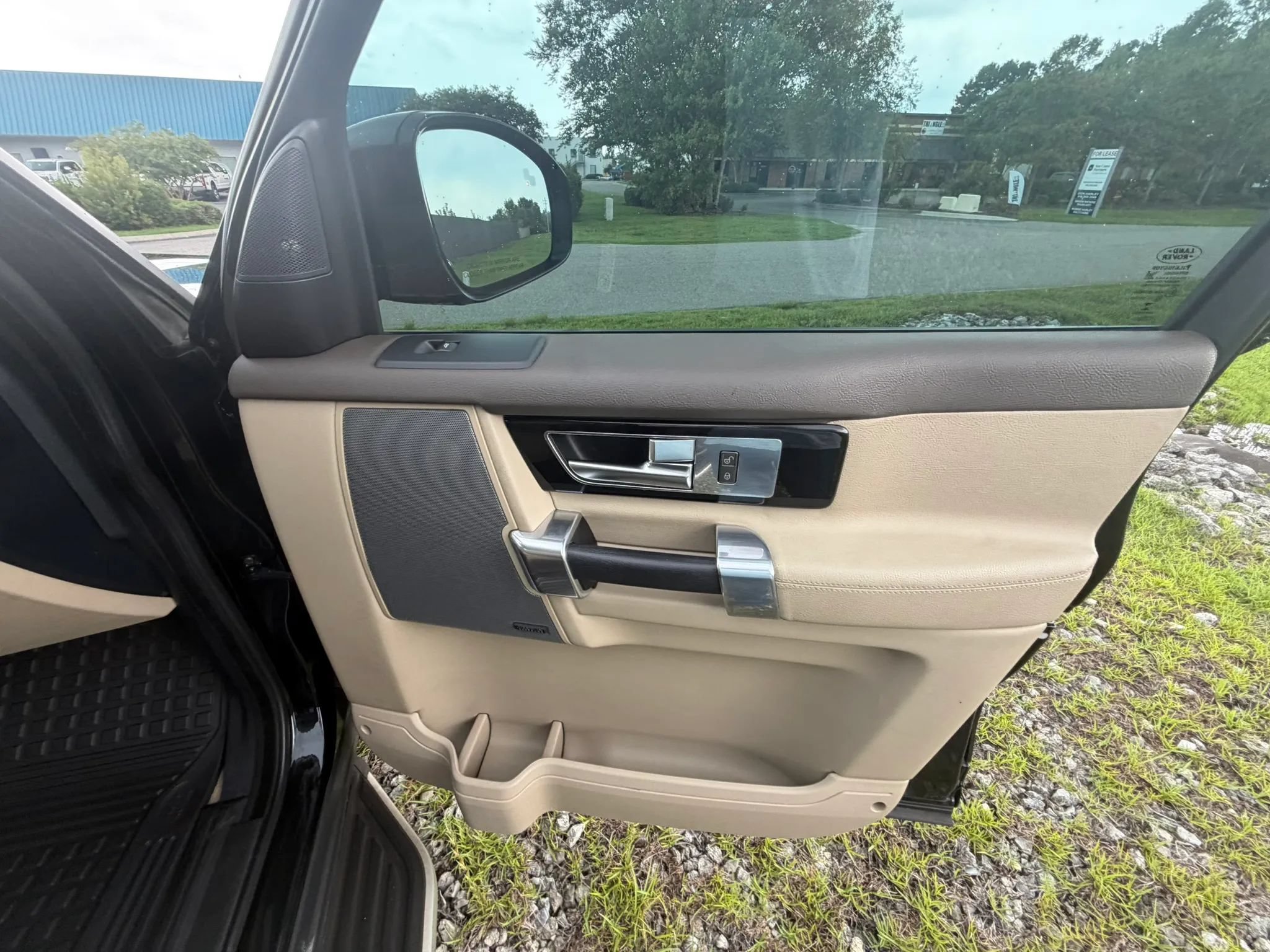 Used 2016 Land Rover LR4 HSE AWD/4WD image 28
