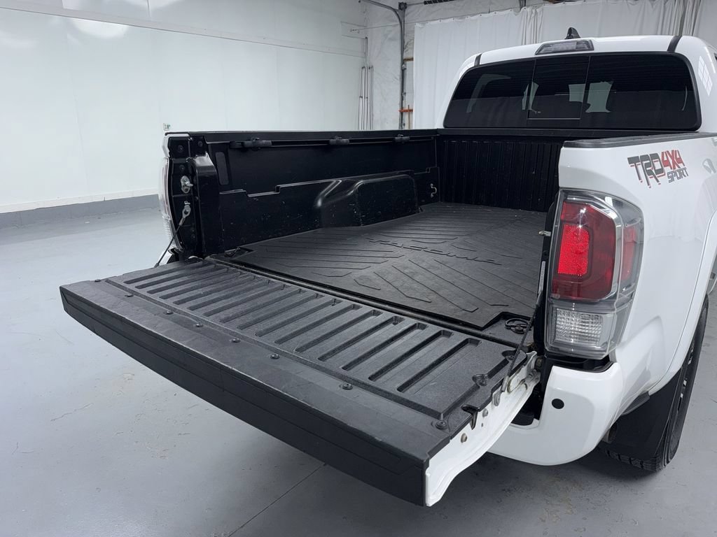 Certified 2022 Toyota Tacoma TRD Sport w/ Technology Package AWD/4WD image 17