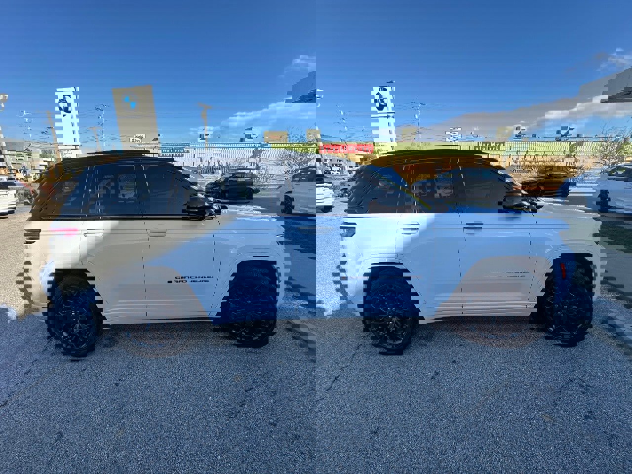 Used 2024 Jeep Grand Cherokee Summit image 3