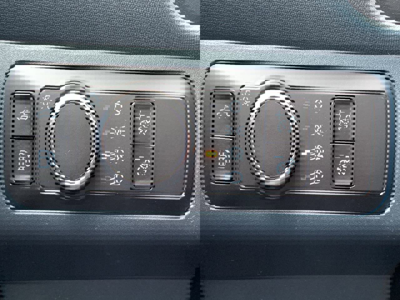 New 2025 Ford Maverick XL image 33