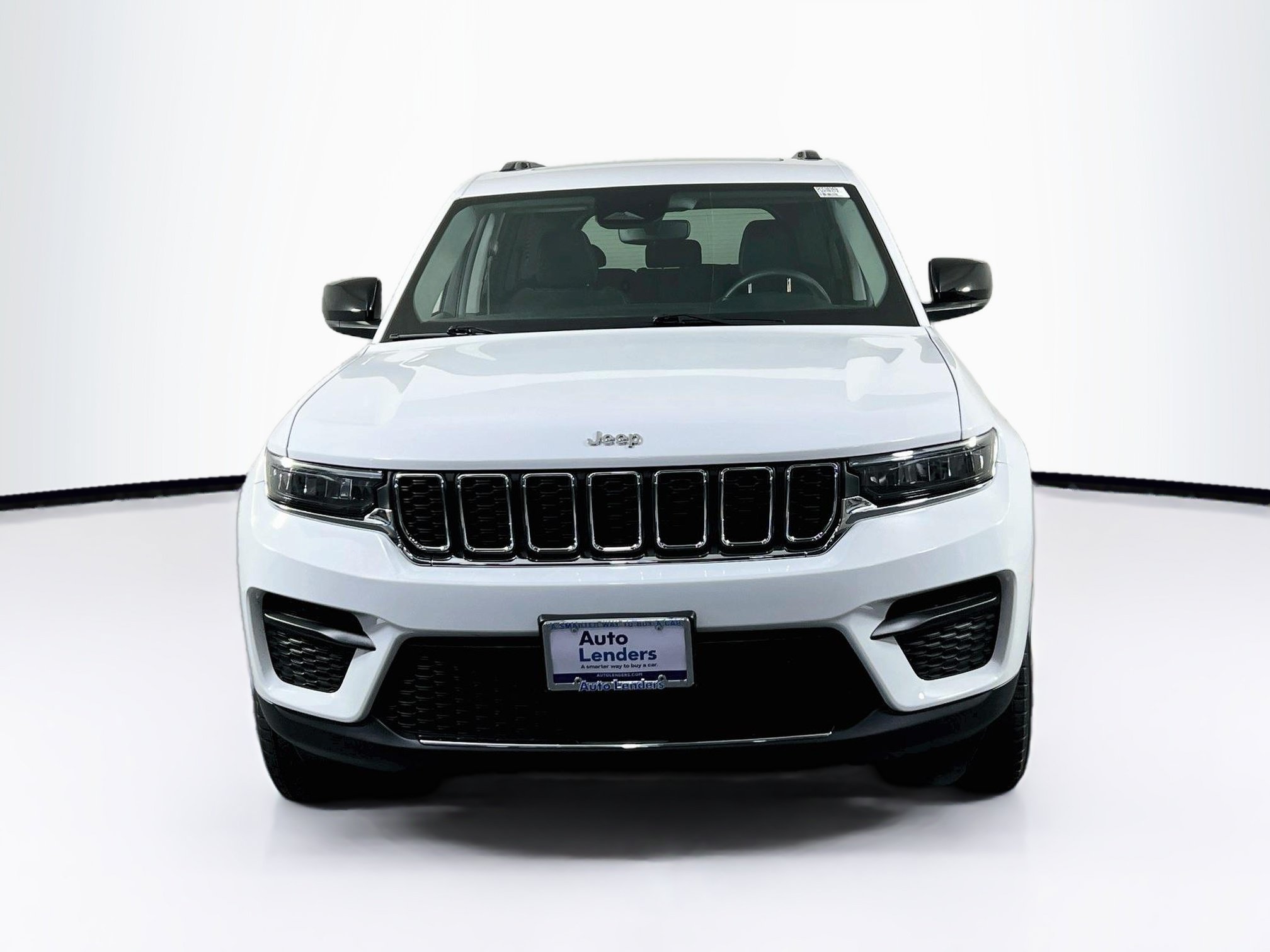 Used 2023 Jeep Grand Cherokee Laredo w/ Luxury Tech Group I AWD/4WD image 2