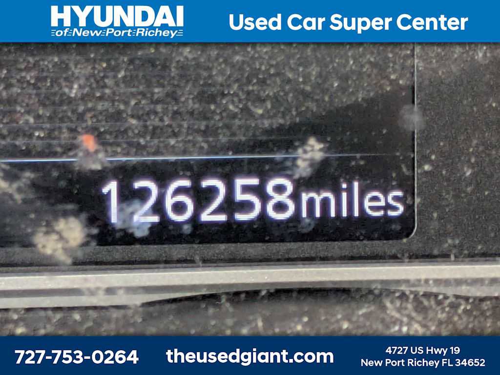 Used 2021 Nissan Versa SV image 12