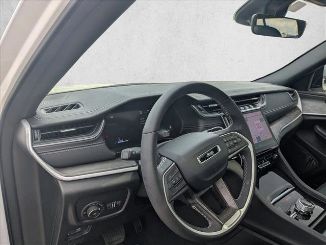Certified 2025 Jeep Grand Cherokee Limited AWD/4WD image 10