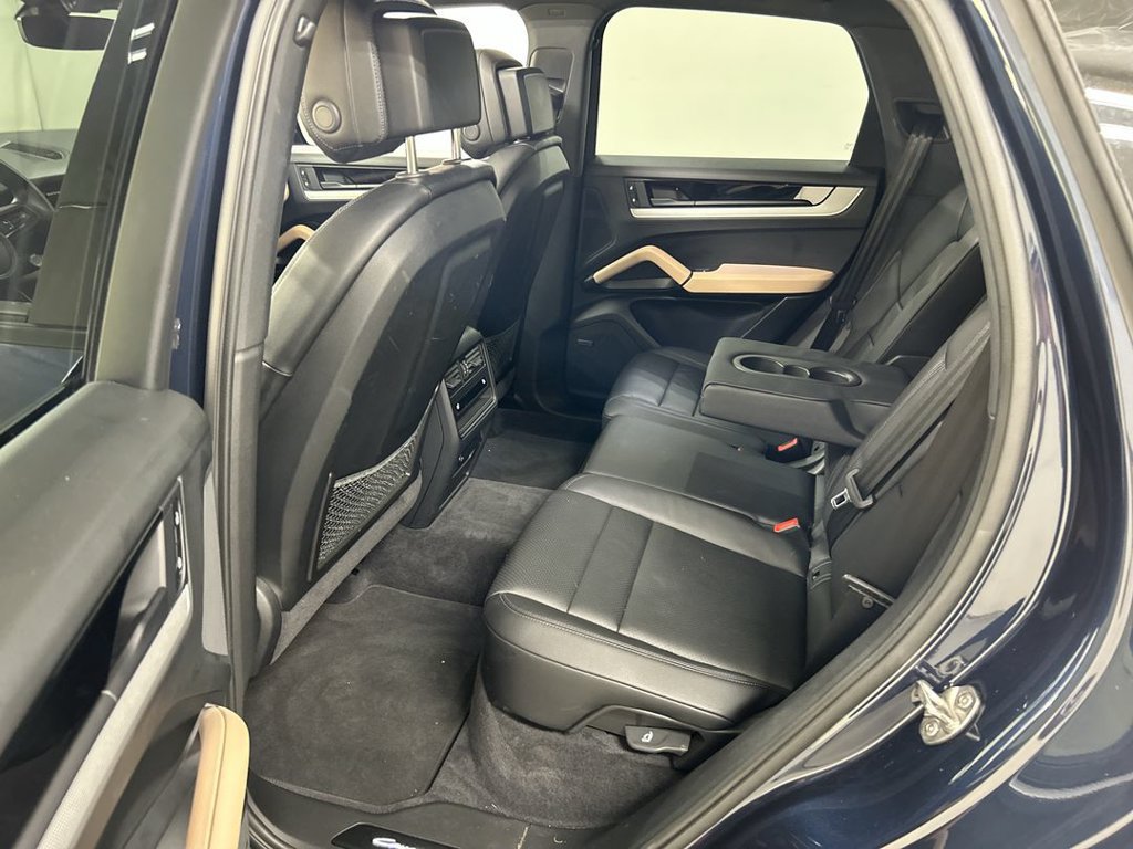 Certified 2024 Porsche Cayenne AWD/4WD image 21