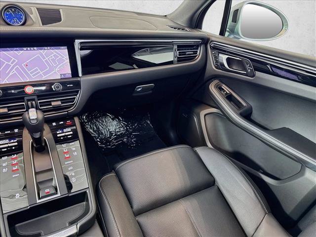 Certified 2025 Porsche Macan Turbo AWD/4WD image 22