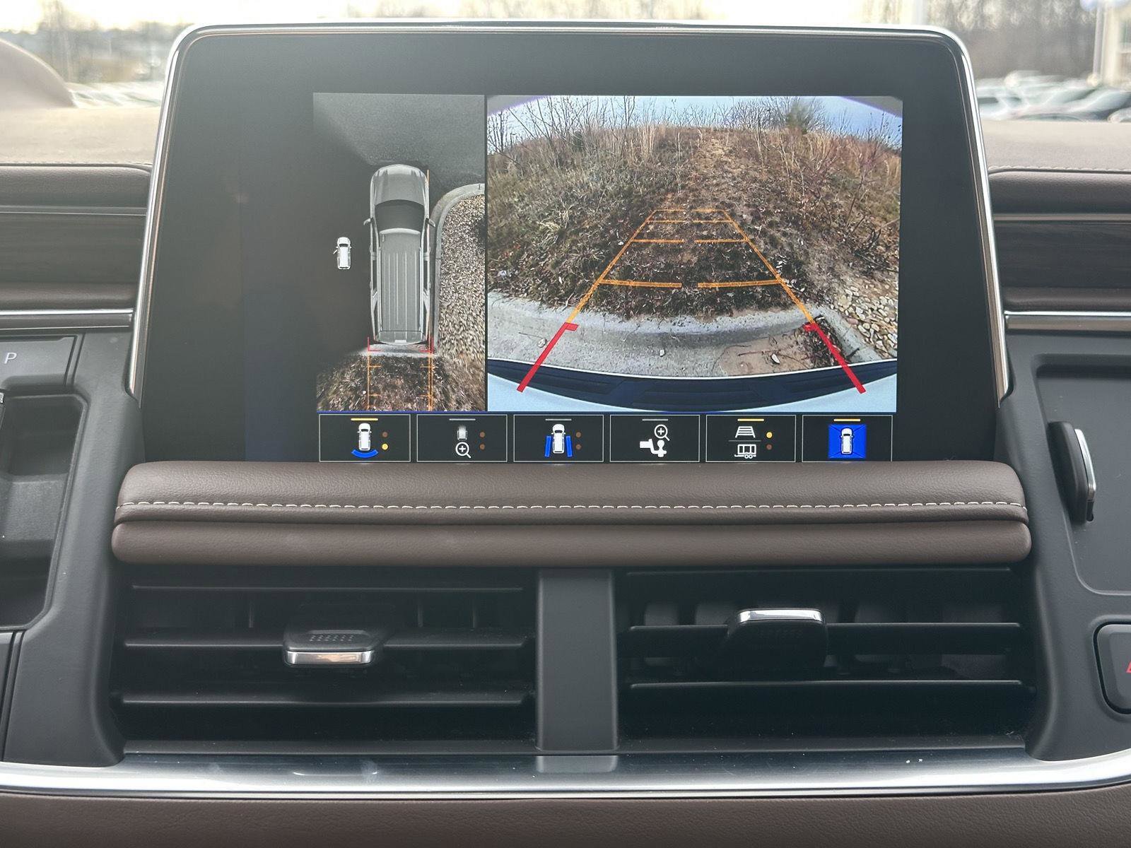 Used 2022 Chevrolet Suburban High Country image 21