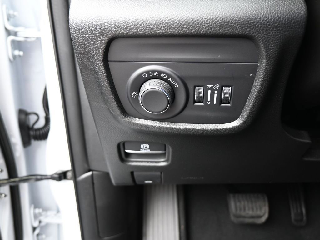 Used 2025 Jeep Grand Cherokee L Laredo image 22