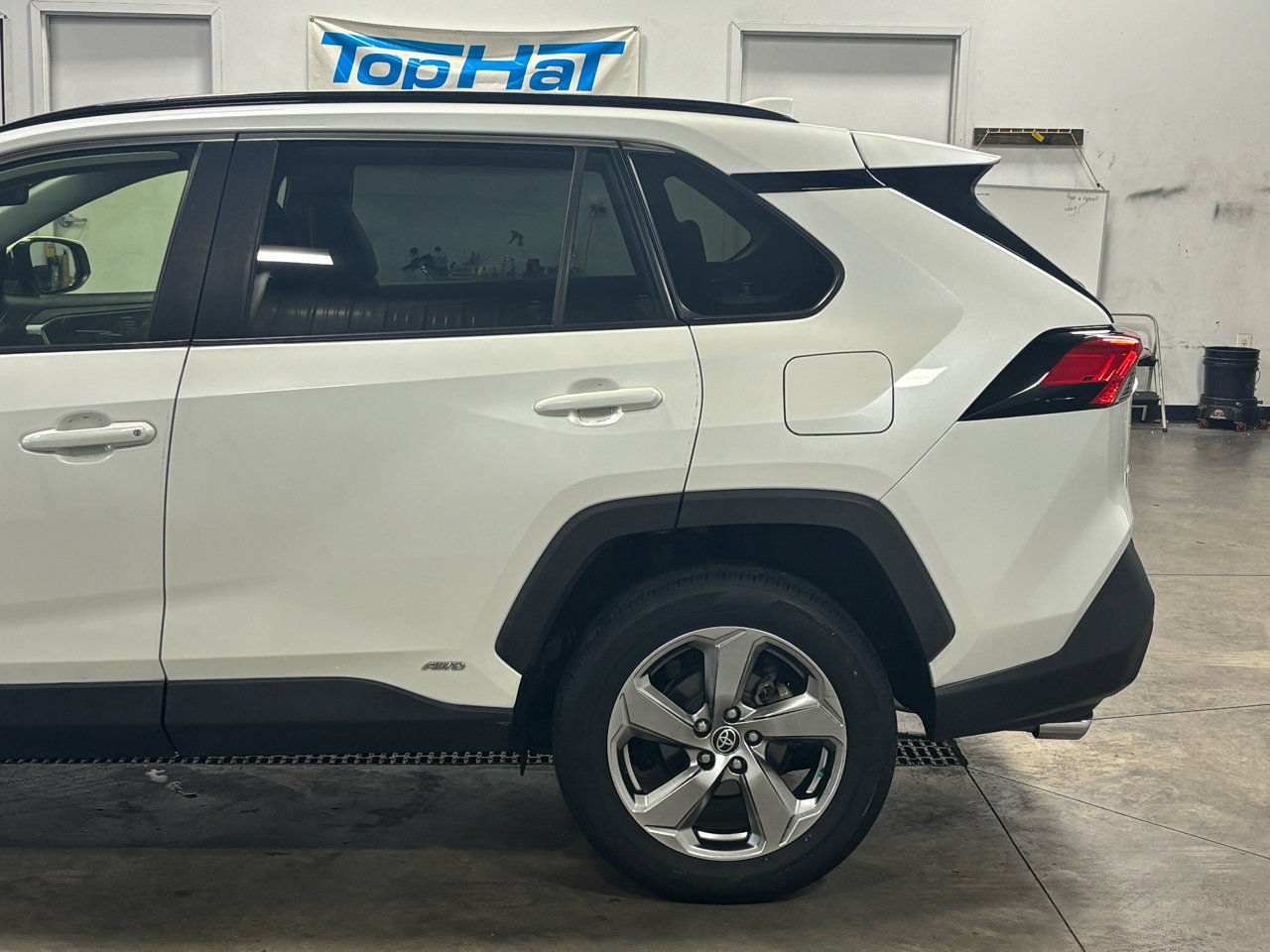 Used 2021 Toyota RAV4 XLE Premium image 11