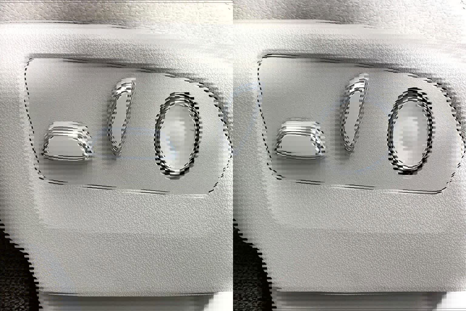 Used 2026 GMC Yukon XL Denali w/ Sun & Power Step Package image 32