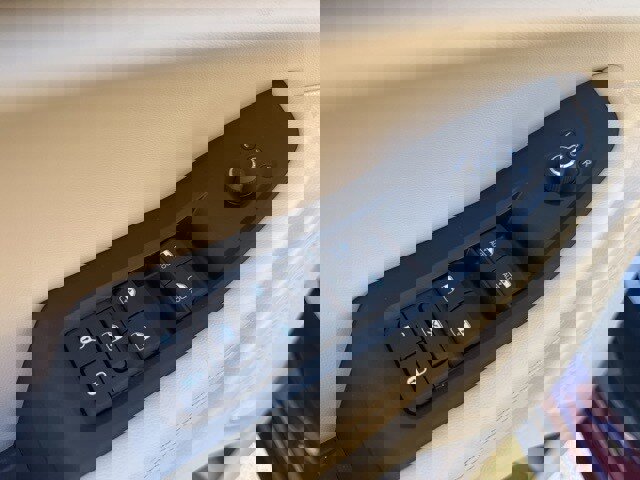 New 2025 Jeep Grand Cherokee Limited image 11