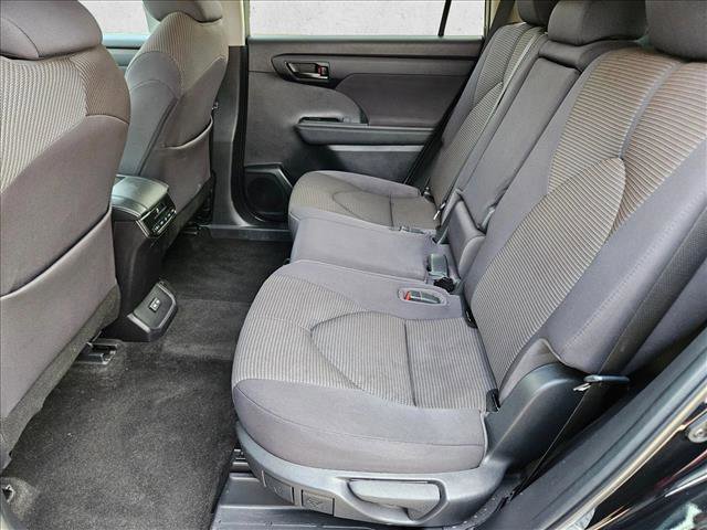 Used 2023 Toyota Highlander LE image 18