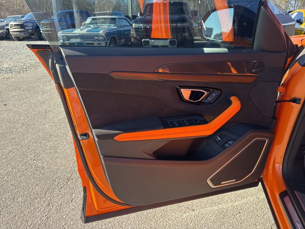 Used 2022 Lamborghini Urus image 27