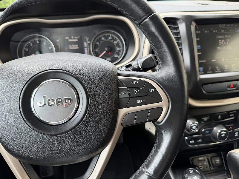 Used 2014 Jeep Cherokee Latitude AWD/4WD image 22