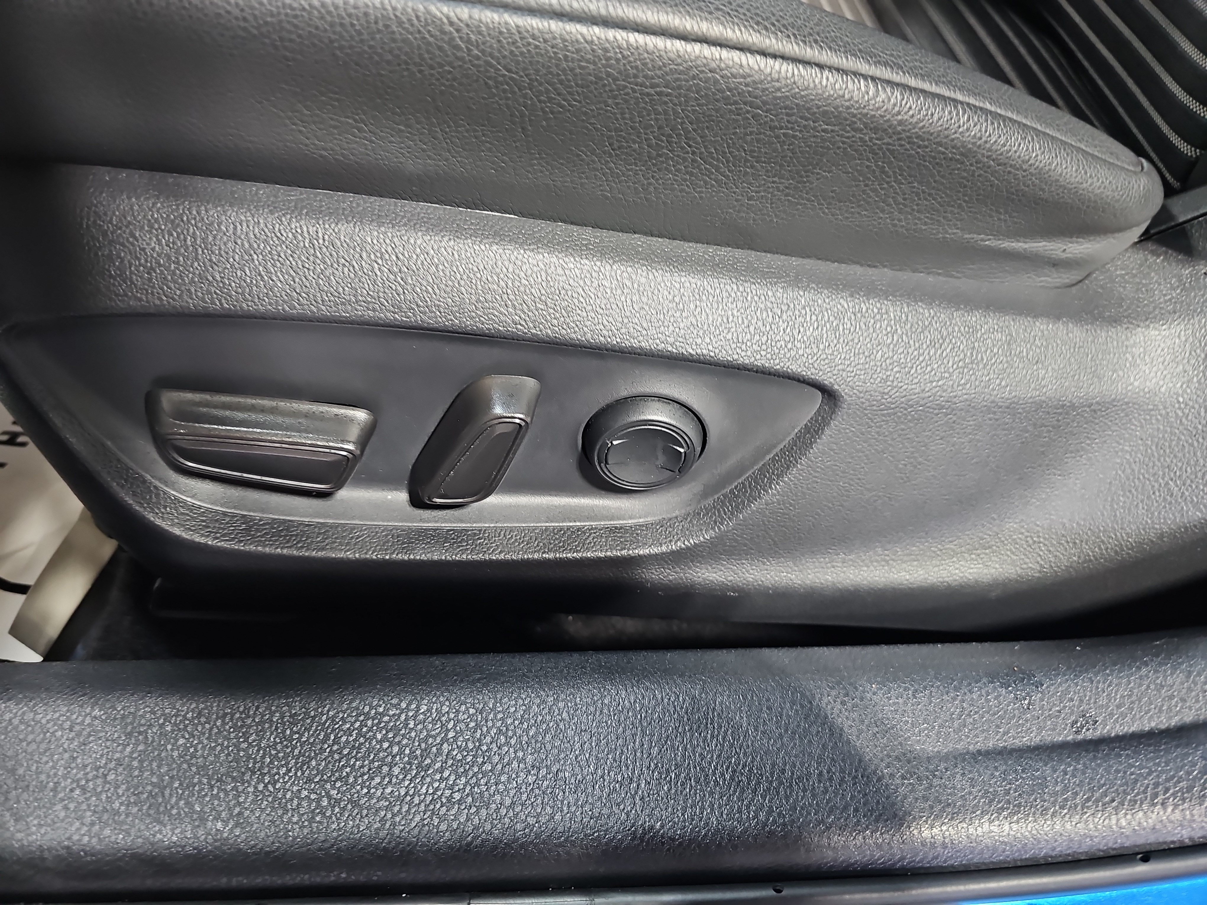 Used 2018 Toyota Camry SE w/ Moonroof Package FWD image 29