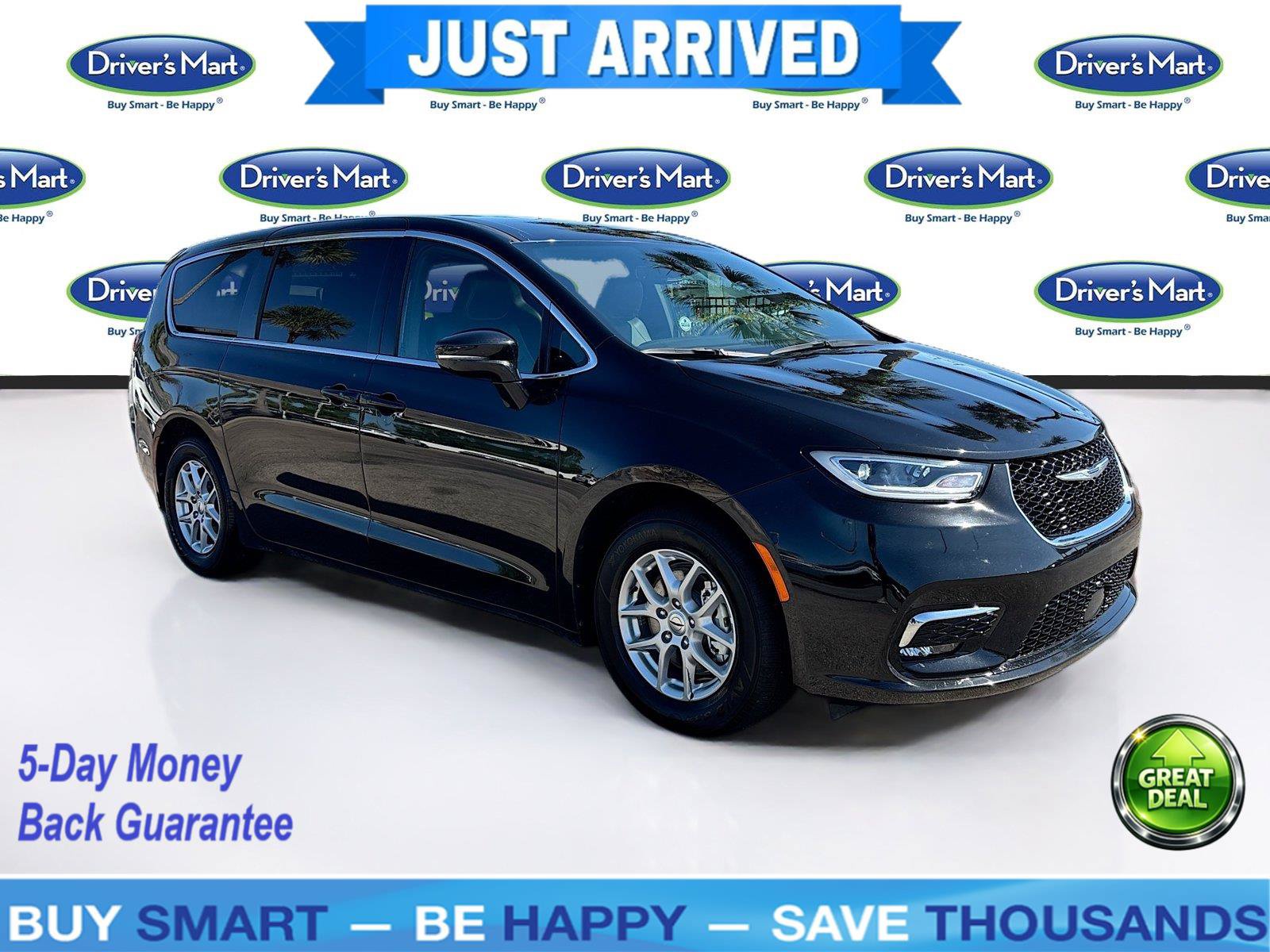 Used 2025 Chrysler Pacifica Select FWD image 1