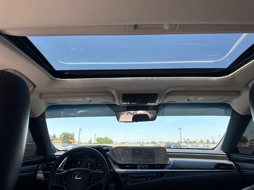Used 2020 Lexus ES 300h w/ Accessory Package FWD image 12