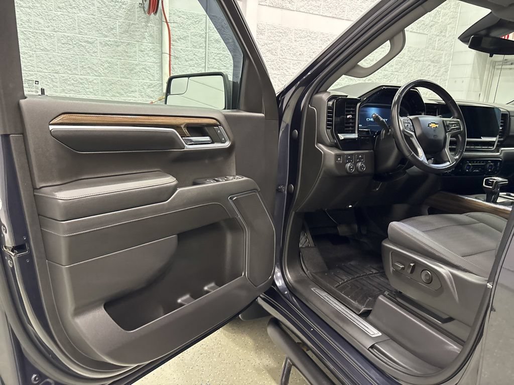 Used 2022 Chevrolet Silverado 1500 LT AWD/4WD image 14