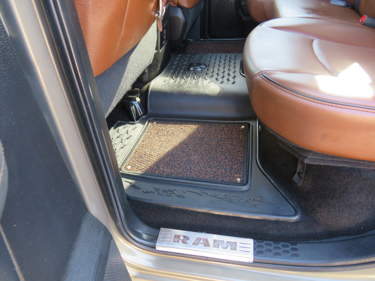 Used 2015 RAM 1500 Laramie Longhorn w/ Convenience Group image 25