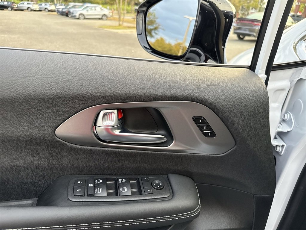 New 2026 Chrysler Pacifica Select image 12