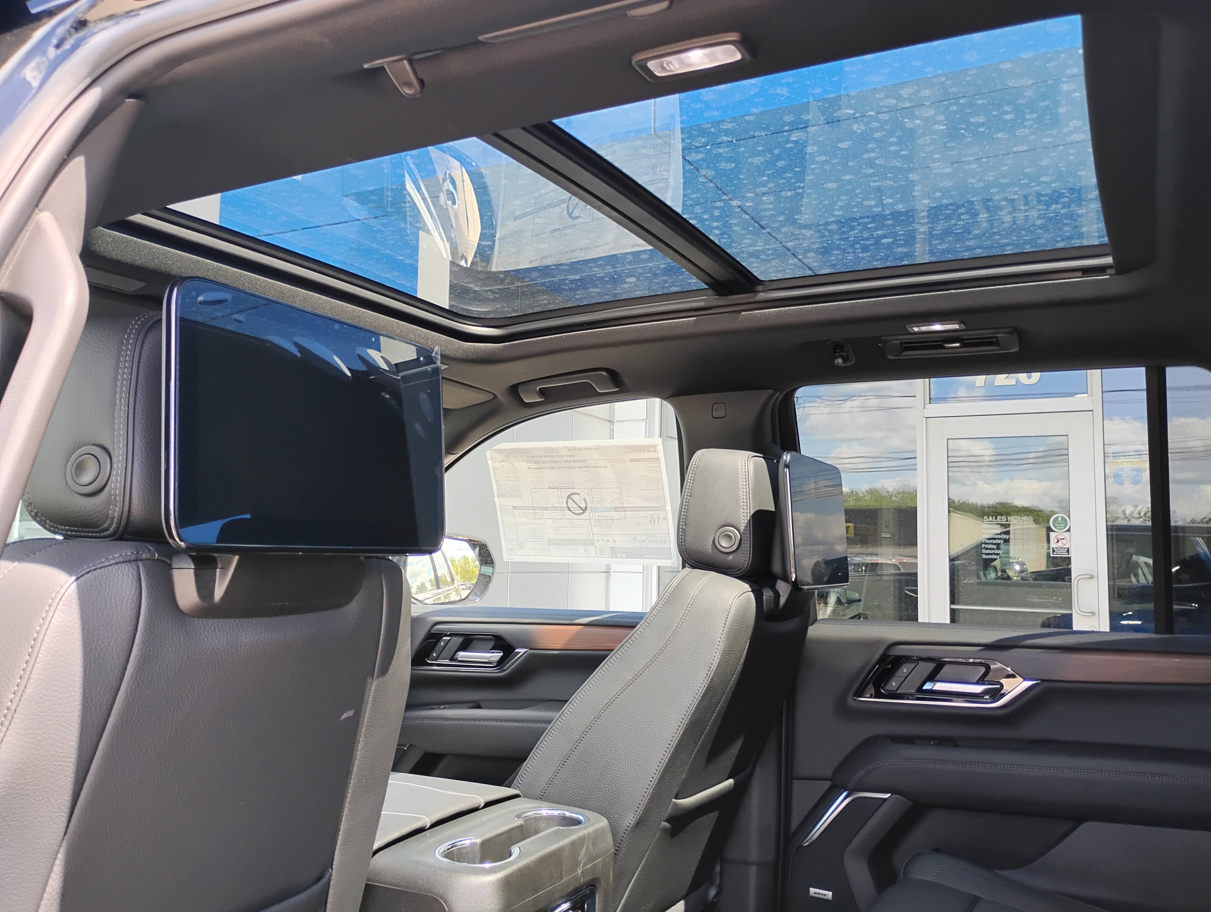 New 2025 GMC Yukon Denali w/ Denali Reserve Package image 6