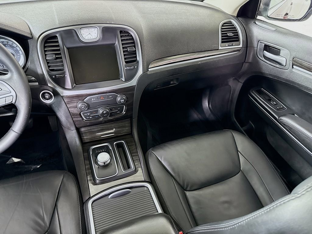 Used 2016 Chrysler 300 Limited image 25